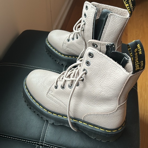 Dr. Martens Jadon III women’s size 8 - Picture 14 of 15